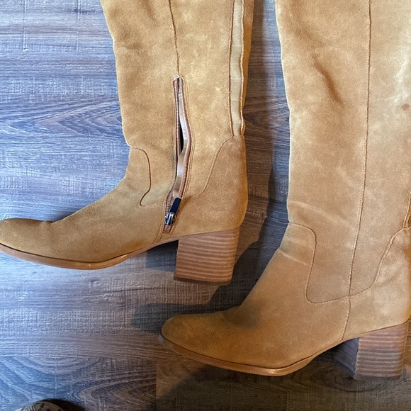 Very well cared for suede boots - Picture 3 of 9